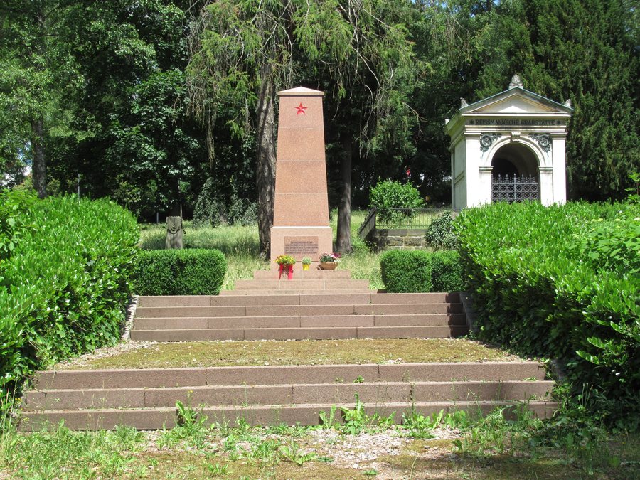 File:Alter Friedhof (Zella) 13.jpg