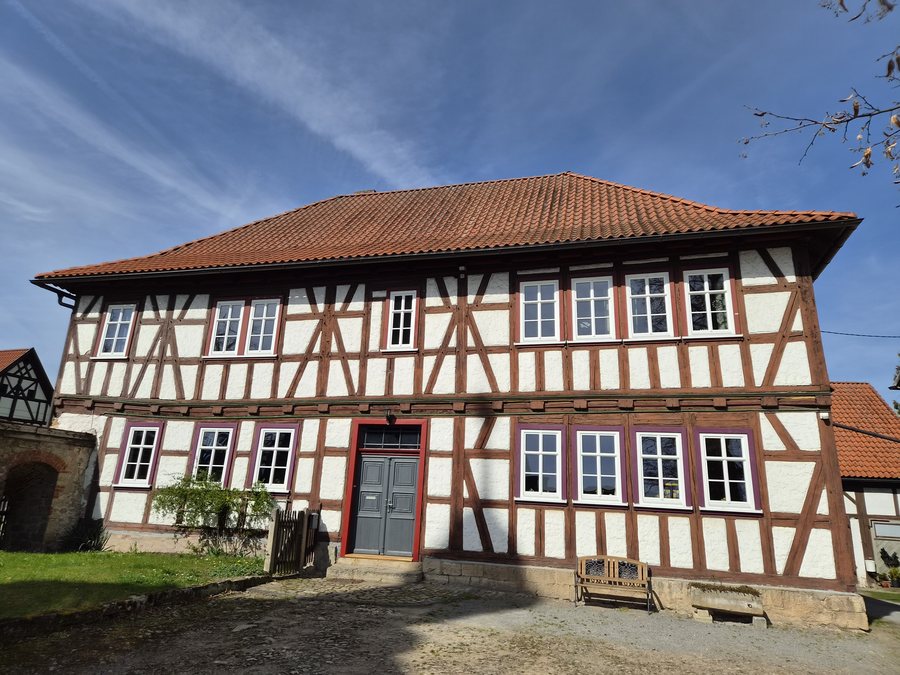 File:Schule Rohr, Thüringen.jpg