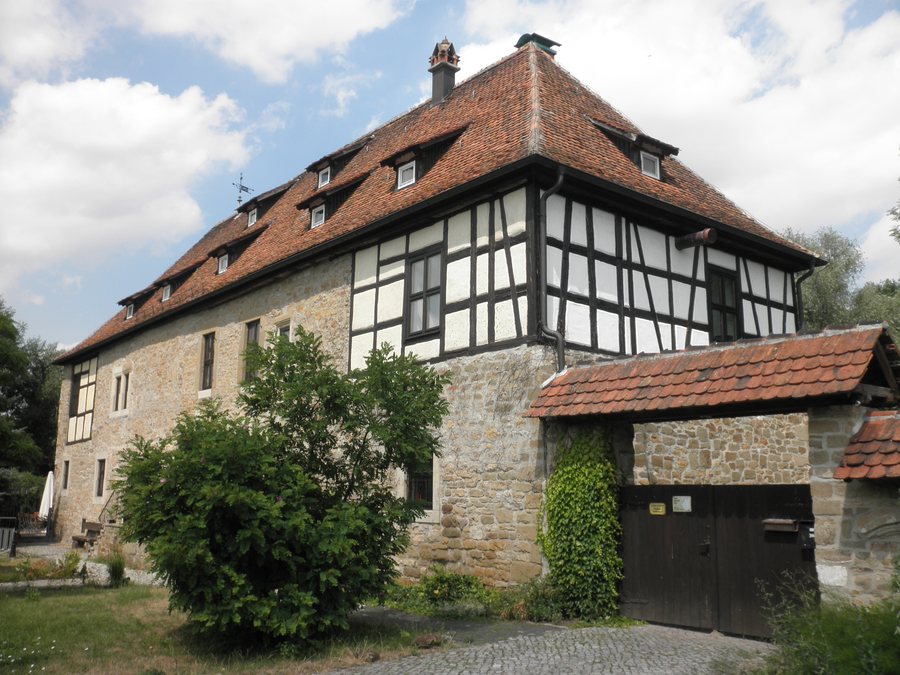 File:Markvippach Wasserschloss.JPG