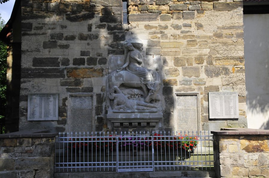 File:Friemar-Kirche-3.JPG